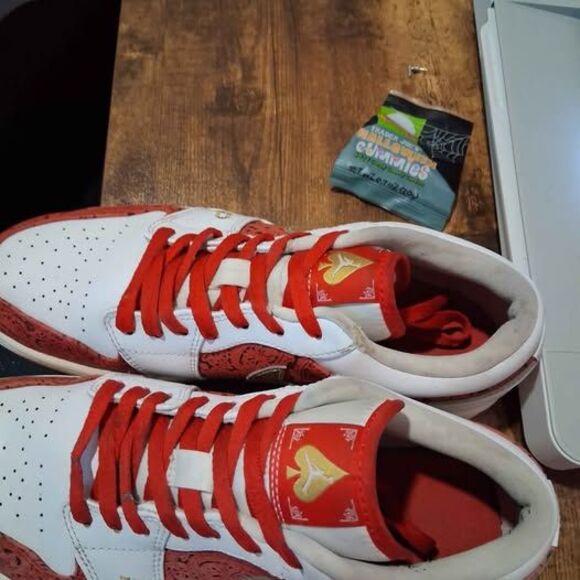 Air Jordan 1 Low SPADES 9.5 - Picture 3 of 8